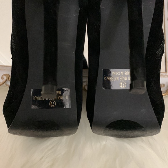 ❌SOLD❌ Velvet Knee-High Boot - Black - Size 7.5 - Picture 4 of 8